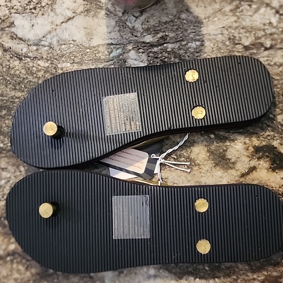 NWT FSU Flip-flops - Picture 5 of 5